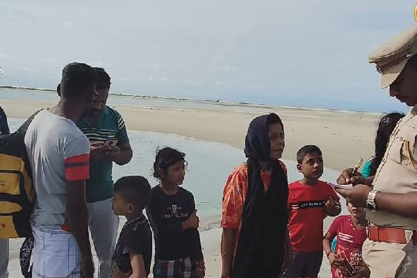 இலங்கையில் இருந்து சென்றவர்களின் தாகம் தணித்த தமிழக பொலிஸார்! (Photos) | Tamil Nadu Police Quenched The Thirst Lankan