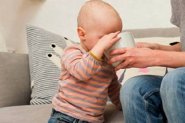 குழந்தைகளுக்கு காபி கொடுப்பது ஆபத்தானதா? மாற்றீடாக என்ன கொடுக்கலாம்னு தெரிஞ்சுக்கோங்க | Coffee Side Effects And Alternative For Kids