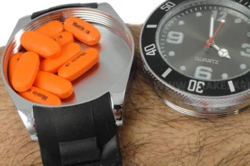 கைக்கடிகாரத்துக்குள் போதைப்பொருள் மறைத்து வைத்திருந்தவர் கைது!