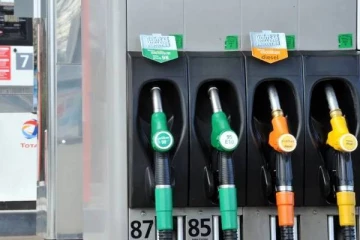 பிரான்சில் அதிகரித்த எரிபொருளின் விலை