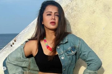 ஸ்டன்னிங் லுக்கில் கலக்கும் தொகுப்பாளினி அர்ச்சனா!! போட்டோஷூட் இதோ..