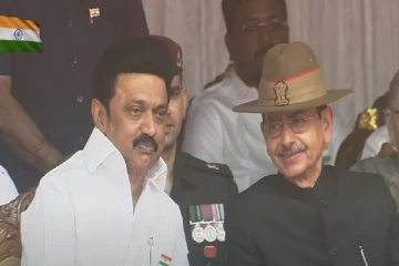 முடிவுக்கு வந்த சர்ச்சை ? - ஒரே மேடையில் சிரித்து பேசிக்கொண்ட முதலமைச்சர் மு.க.ஸ்டாலின், ஆளுநர் ஆர்,என்.ரவி