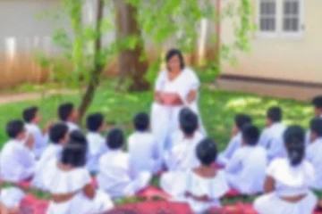 காதலை மறுத்ததால் பாடசாலைக்குள் நுழைந்து மாணவி மீது வாள்வெட்டு