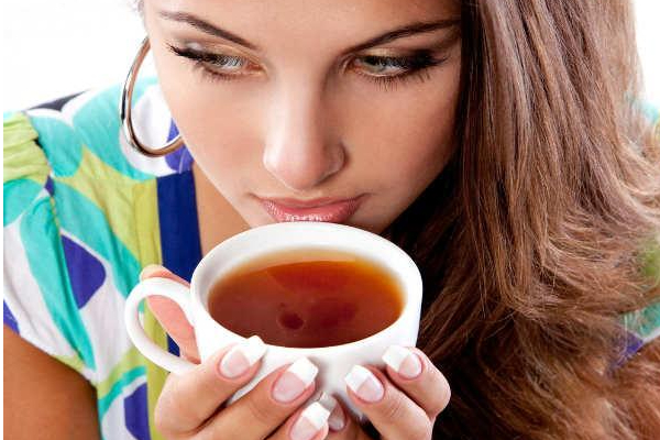 எழுந்ததும் டீ குடிப்பீங்களா? வெறும் வயிற்றில் டீ குடிச்சா இந்த பக்கவிளைவுகள் குறி வைத்து தாக்கும்! | Drink Tea On An Empty Stomach Problem
