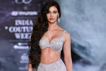 கங்குவா ஹீரோயின் திஷா பாட்னி உச்சகட்ட கவர்ச்சியில் ரேம்ப் வாக்