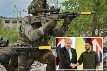 உக்ரைனுக்கு திடீர் விஜயம் செய்த போரிஸ் ஜோன்சன் - இராணுவப் பயிற்சி வழங்குவதாக உறுதி