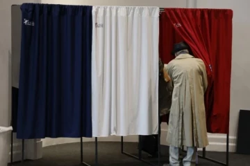 உக்ரைன் போர்: பிரான்ஸ் ஜனாதிபதி தேர்தல் திகதியில் மாற்றம் செய்யப்படுமா?