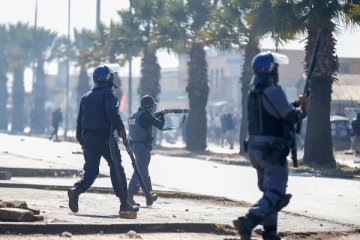 தென் ஆப்பிரிக்காவில் தொடர்ந்து நிகழும் வன்முறை: 117 பேர் பலி