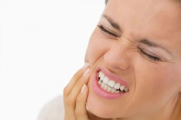 சொத்தைப்பல் வலியால் கடுமையாக அவதிப்படுகிறீர்களா..? கவலை விடுங்க.. இதனை போக்க இதோ சில எளிய வழிகள்