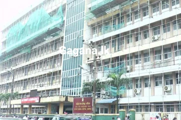 තුවාලෙකට බෙහෙත් ගැනීමට ආ රෝගියෙක් ජීවිතක්ෂයට - වහාම ඖෂධය අත්හිටුවයි..!