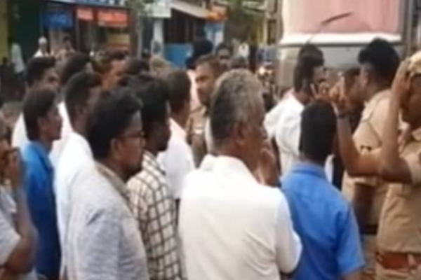 இந்தியன் 2 படக்குழுவினருடன் கிராம மக்கள் சண்டை.. வெளியான பரபரப்பு தகவல் | Fight Between Indian 2 Movie Crew Village People இந்தியன் 2 படக்குழுவினருடன் கிராம மக்கள் சண்டை.. வெளியான பரபரப்பு தகவல் | Fight Between Indian 2 Movie Crew Village People