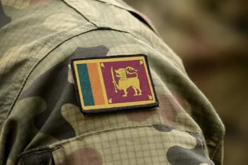 நடு வீதியில் ஏற்பட்ட மோதல் - இரு இராணுவ அதிகாரிகள் பதவி நீக்கம்
