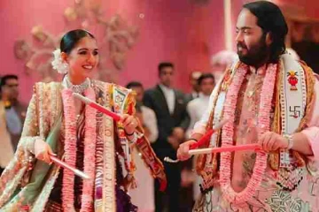 ஆனந்த் -ராதிகா திருமணத்தில் குவிந்த பரிசுகள்- யார் யார் என்னென்ன கொடுத்தாங்க?