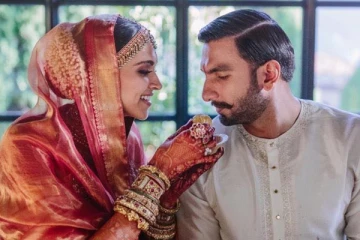 டெலிட்டான திருமண புகைப்படங்கள் - கர்ப்பமாக இருக்கும் தீபிகாவை பிரியும் ரன்வீர்?