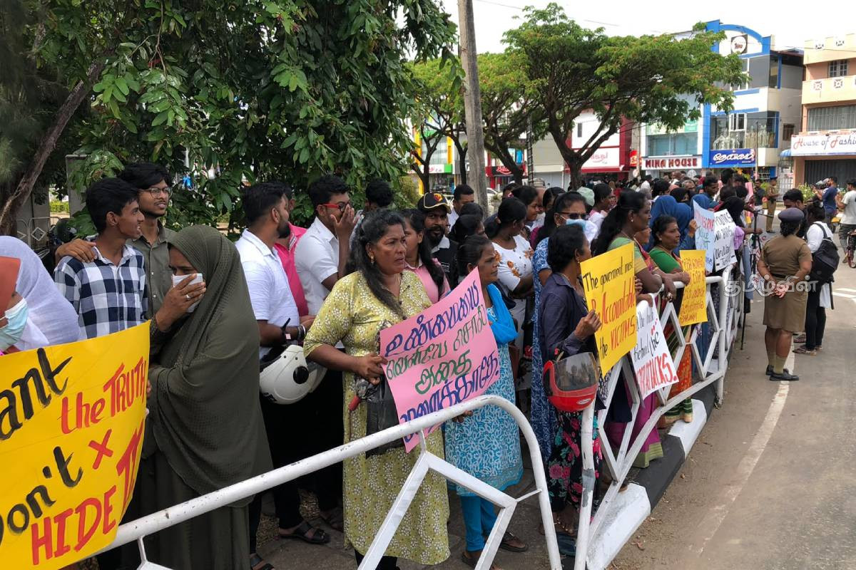 உயிர்த்த ஞாயிறு தாக்குதல்: விசாரணையை திசைத்திருப்ப முயற்சிக்கும் தேரர்கள் - வெடித்த போராட்டம் | Protest In Batticaloa Justice For Easter Attack உயிர்த்த ஞாயிறு தாக்குதல்: விசாரணையை திசைத்திருப்ப முயற்சிக்கும் தேரர்கள் - வெடித்த போராட்டம் | Protest In Batticaloa Justice For Easter Attack