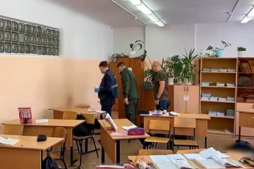 ரஷ்யாவில் சக மாணவர்கள் மீது துப்பாக்கி சூடு நடத்திய 14 வயது மாணவி: தந்தையிடம் விசாரணை