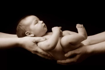 ஒலுவில் பகுதியில் மீட்கப்பட்ட குழந்தை; 17 வயது பெற்றோருக்கு விளக்கமறியல்