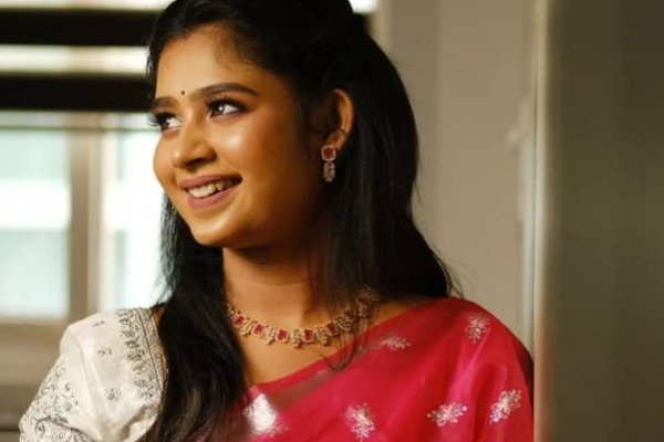 சேலையில் ஜெலிக்கும் இலங்கைப் பெண் ஜனனி! இணையத்தில் வைரலாகும் புகைப்படம் | Sri Lankan Girl Janani Looks Like Red Rose Saree சேலையில் ஜெலிக்கும் இலங்கைப் பெண் ஜனனி! இணையத்தில் வைரலாகும் புகைப்படம் | Sri Lankan Girl Janani Looks Like Red Rose Saree