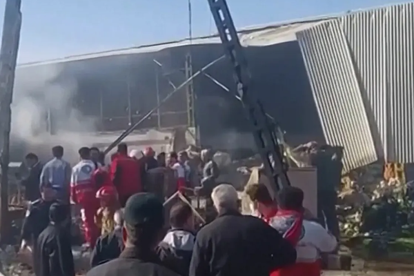 ஈரானில் விழுந்து நொறுங்கிய இராணுவ உலங்குவானூர்தி: 4 பேர் உயிரிழப்பு | Military Helicopter Crashesiran 4 Killed