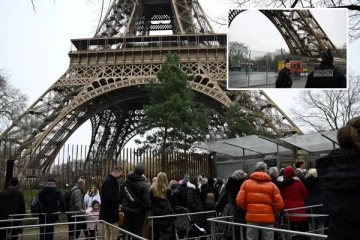 ஈபிள் கோபுரத்தில் திடீர் தீ விபத்து எச்சரிக்கை: 1200 பார்வையாளர்கள் வெளியேற்றம்