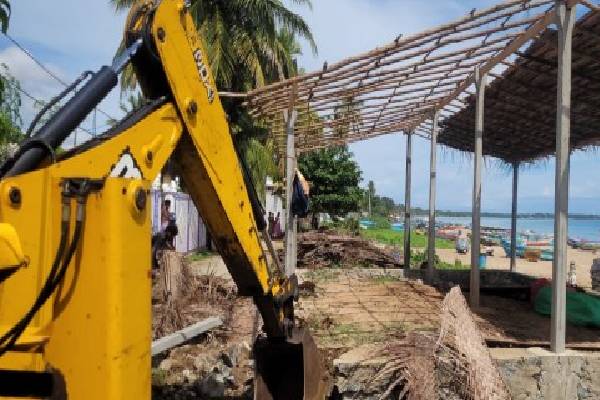 கடற்கரையில் இருந்து மீன் வாடி அகற்றம் ; பாதுகாப்பு திணைக்களம் அதிரடி செயல் | Removal Of The Fishpond From Thirukkadalur Beach