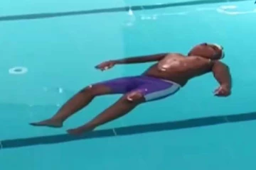 8 மணி நேரம் தண்ணீரில் மிதந்த 9 வயது சிறுவன்! குவியும் பாராட்டுகள்