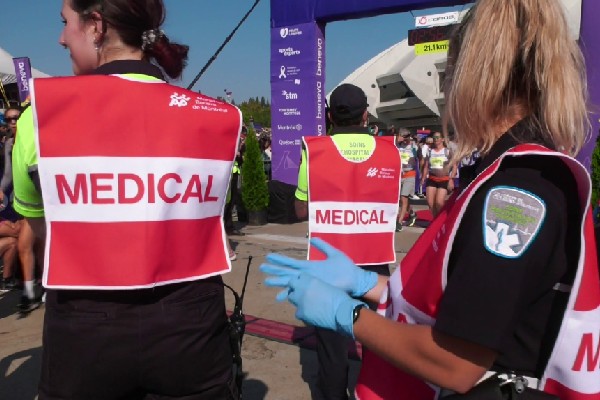 கனடாவில் மரதன் ஓட்ட போட்டியின் போது இரண்டு பேருக்கு மாரடைப்பு | Montreal Marathon Two Runners Suffer Cardiac