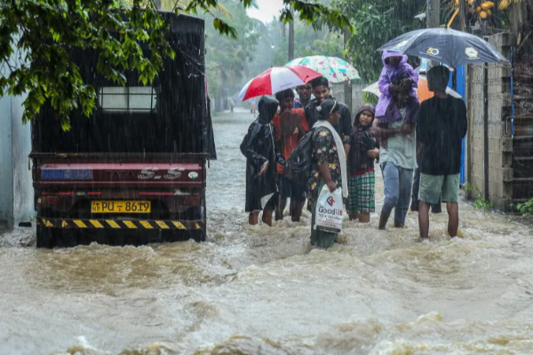 இன்று இடியுடன் கூடிய கனமழை: விடுக்கப்பட்டுள்ள கடும் எச்சரிக்கை | Heavy Rain Thunderstorm Warning Sri Lanka Today இன்று இடியுடன் கூடிய கனமழை: விடுக்கப்பட்டுள்ள கடும் எச்சரிக்கை | Heavy Rain Thunderstorm Warning Sri Lanka Today