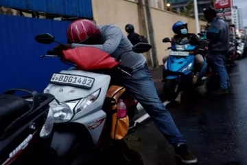 எரிபொருள் நிரப்பு நிலையங்களில் பொலிஸார் அதிரடி!