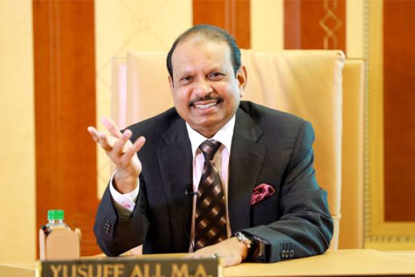 துபாயில் எளிமையாக பேருந்தில் பயணித்த இந்திய கோடீஸ்வரர்: வியக்கும் இணையம் | Indian Billionaire Takes Bus In Dubai Viral Video துபாயில் எளிமையாக பேருந்தில் பயணித்த இந்திய கோடீஸ்வரர்: வியக்கும் இணையம் | Indian Billionaire Takes Bus In Dubai Viral Video