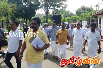 பெரும் சர்ச்சைகளுக்கு மத்தியில் யாழில் சிறீதரன் தலைமையில் வேட்பு மனுத் தாக்கல் செய்த தமிழரசுக் கட்சி