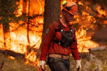 கியூபா, தென் கொரியா அளவுக்கு நிலப்பரப்பு கனடாவில் தீக்கிரை: பலியான இன்னொரு தீயணைப்பு வீரர்