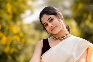 ரசிகர்களை ஷாக்காக்கிய  இலங்கைபெண் லாஸ்லியாவின் போட்டோஷூட்!