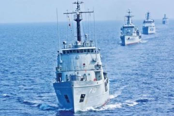 இலங்கை கடற்பரப்பில் நுழையவிருந்த மீன்பிடி கப்பல்களை தடுத்து நிறுத்திய கடற்படை