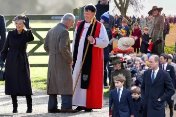 ஹரியின் புத்தக வெளியீட்டிற்கு முன் அரச தம்பதியரின் வருகை: சாண்ட்ரிங்ஹாம் தோட்டத்தில் நலம் விரும்பிகளுடன் சந்திப்பு