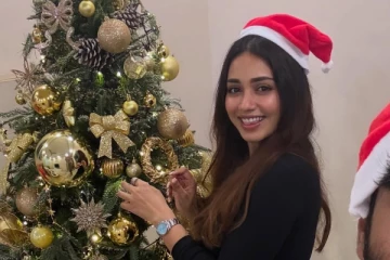 நடிகை நிவேதா பெத்துராஜ் கிறிஸ்துமஸ் கொண்டாட்ட ஸ்டில்கள்