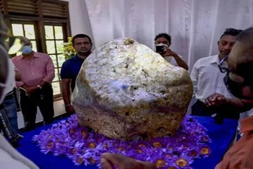 ஆசியாவின் ராணிக்காக போட்டிப்போடும் அமெரிக்கா மற்றும் சீனா