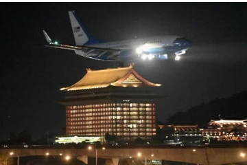 விண்ணில் பறந்த நான்சி பெலோசியின் விமானம் - உற்றுநோக்கிய உலக நாடுகள்!