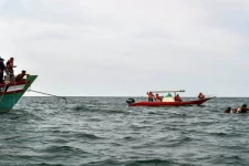 வெளிநாடொன்றில் ஏரியில் படகு ஒன்று கவிழ்ந்ததில் 33 பேர் பரிதாபமாக பலி!