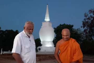 தையிட்டி விகாரையில் அமைச்சர் டக்ளஸ் (படங்கள்)