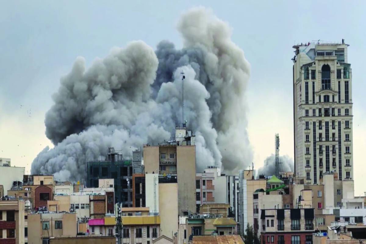 இஸ்ரேல் முழுவதும் வெடிப்பு சத்தங்கள்! பயந்தோடும் மக்கள்: எல்லையை குறிவைத்து ஈரான் அதிரடி தாக்குதல் | Iran Launches Missile Attack On Israel