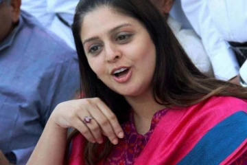 18 வருஷமா எனக்கு தகுதி இல்லையா? கொந்தளித்த நடிகை நக்மாவின் சர்ச்சை ட்வீட்!