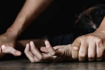 45 வயது பெண்ணை சீரழித்த 17 வயது சிறுவன் - மகன் போல் வளர்த்ததில் விபரீதம்!