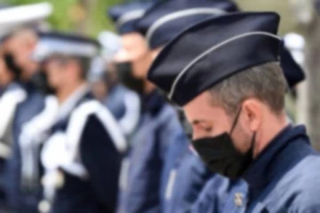 பிரான்சில் இரு பொலிஸ் அதிகாரிகள் கைது