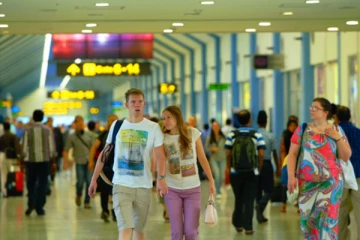 இங்கிலாந்தின் சிவப்பு பட்டியலில் இருக்கும் இலங்கை! நாள் ஒன்றுக்கு பல மில்லியன் ரூபா இழப்பு