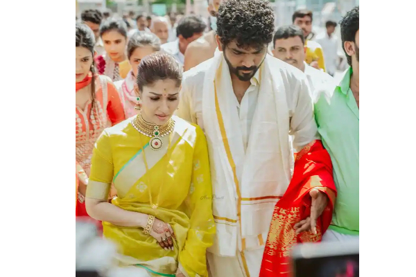 விக்னேஷ் சிவனின் தங்கையைப் பார்த்ததுண்டா? நாத்தனாருக்கு நயன் அளித்த நகைகள்! வைரல் புகைப்படம் | Vignesh Shivan Sister Photo Nayanthara Gold Gift