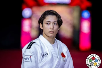 பாரிஸ் ஒலிம்பிக் போட்டியில் முதல் தங்கம் வென்ற கனடிய வீராங்கனை