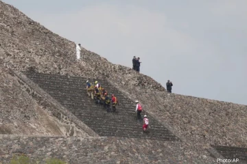 மெக்சிகோவில் நடந்த துப்பாக்கிச் சூடு: கனேடிய பெண் சுற்றுலா பயணி உயிரிழப்பு: 13 பேர் காயம்