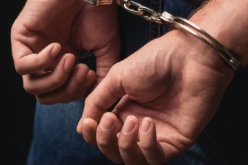 හොර රහසෙම විදේශ මුදල් රැගෙන රට පනින්න ගිය ඉන්දීය ජාතිකයෙක් අත්අඩංගුවට..