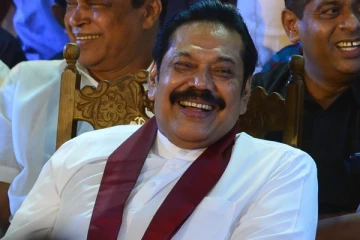 வரிசையில் நின்றாலும்  மொட்டிடமே   மக்கள் அதிகாரத்தை வழங்குவார்கள்